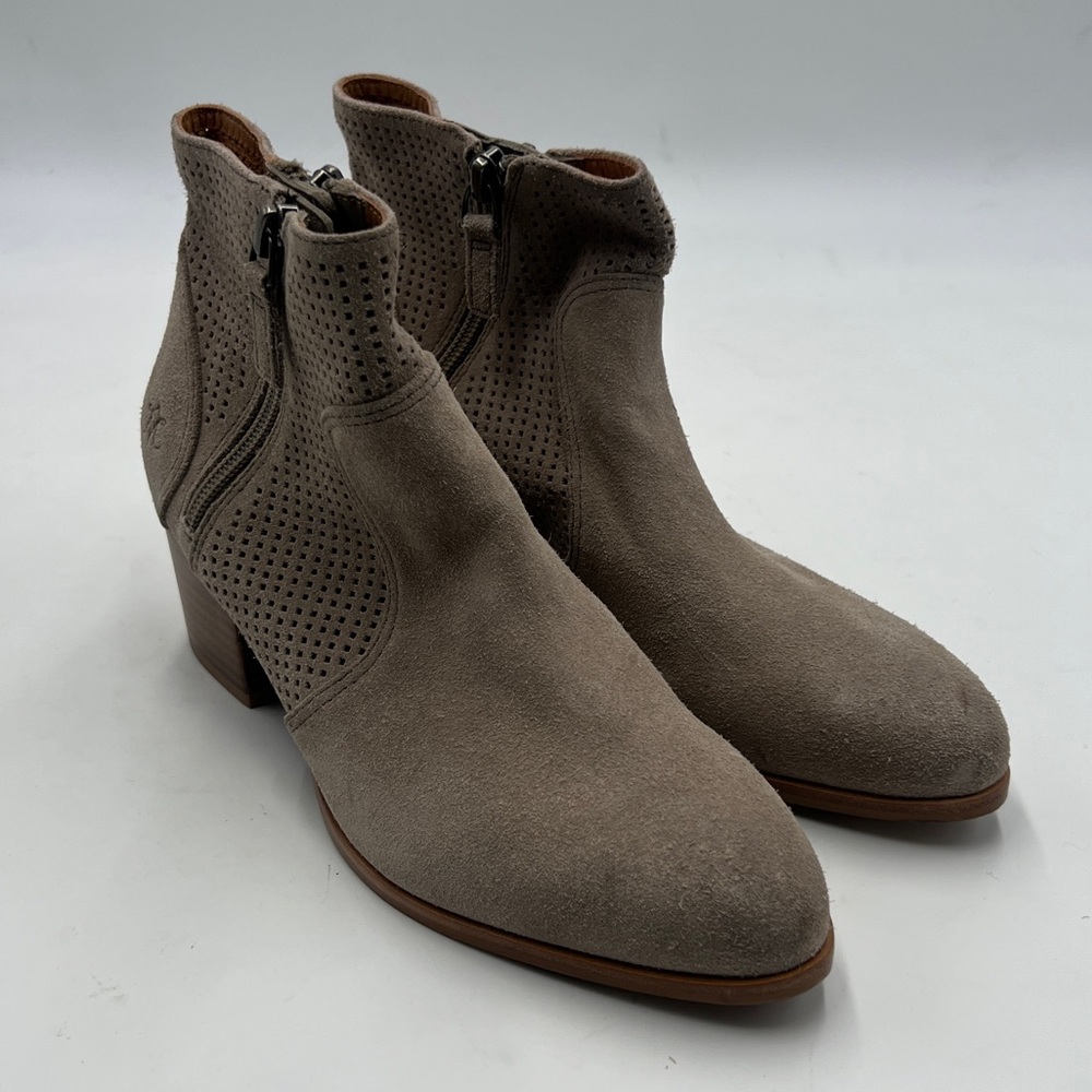 New w/o a box Johnston & Murphy Beige Suede Ankle Booties